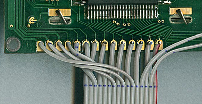 undefined:neonking:midibox_lcd_cable.jpg
